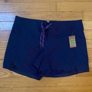 Women’s title nine navy athleisure swim style shorts size 6. New with tags!